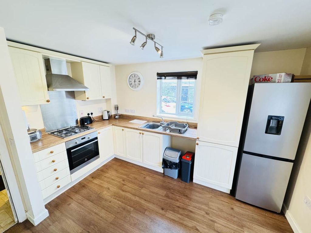 Property photo 1 of 6 Communal Kitchen
