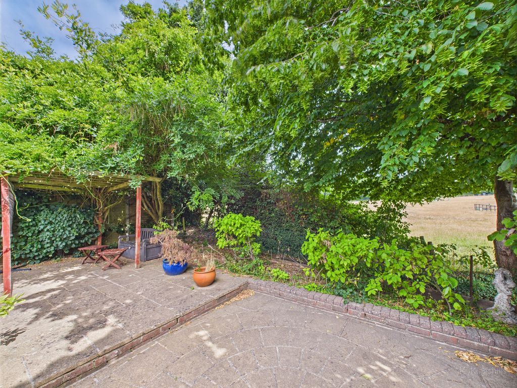 Property photo 3 of 10 Garden
