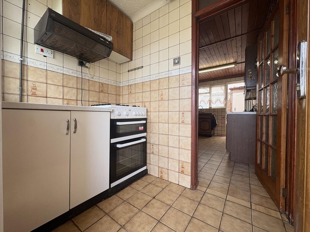 Property photo 3 of 15 Kitchen