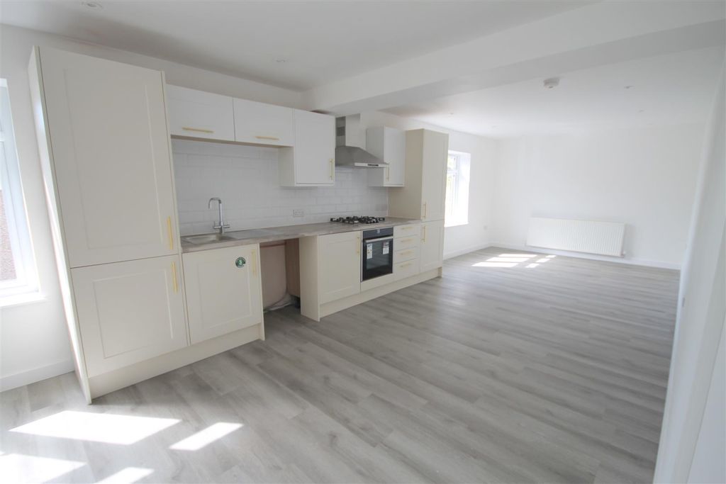 Property photo 3 of 6 Flat 3 Kitchen.Jpg