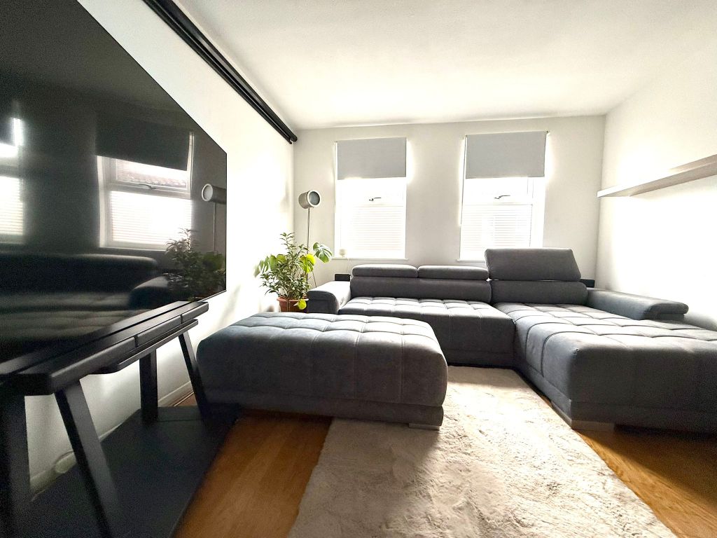 Property photo 1 of 17 Reception