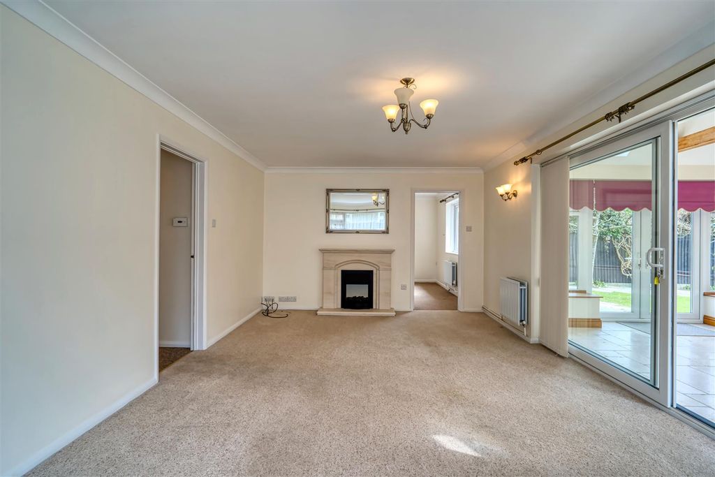 Property photo 3 of 12 Sitting Room