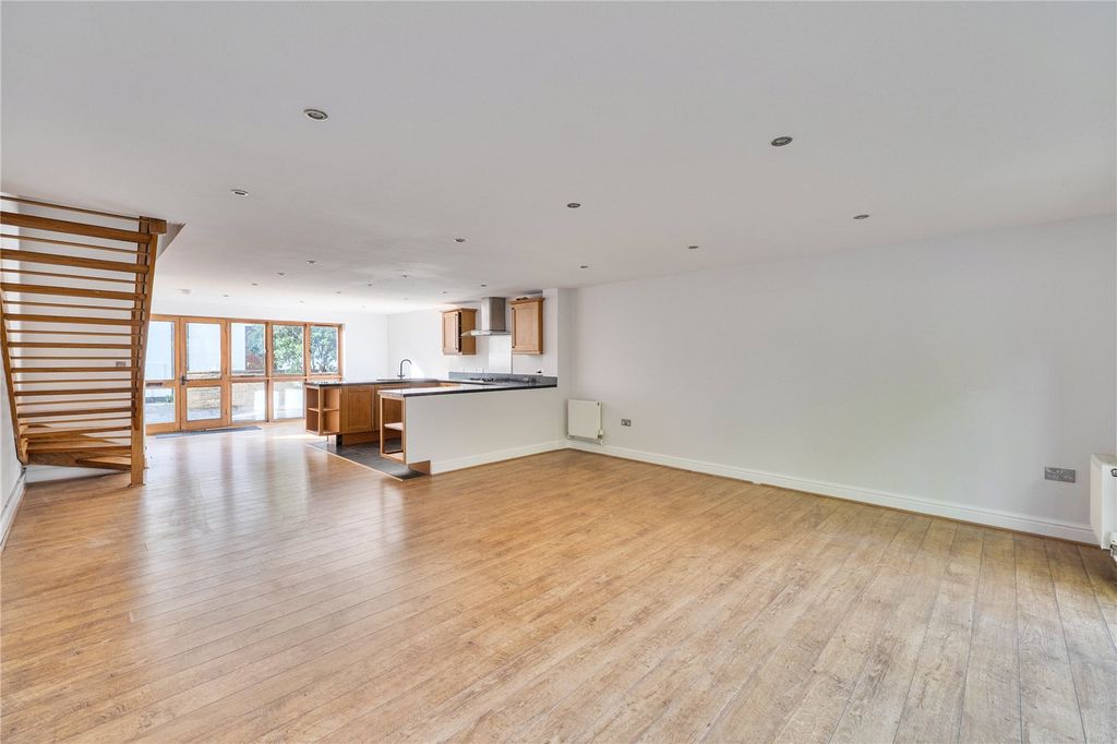 Property photo 3 of 29 Picture No. 26