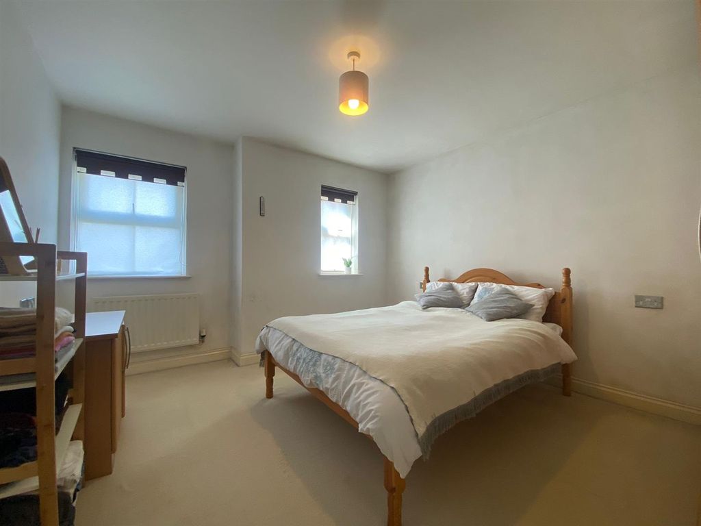 Property photo 3 of 8 Bedroom