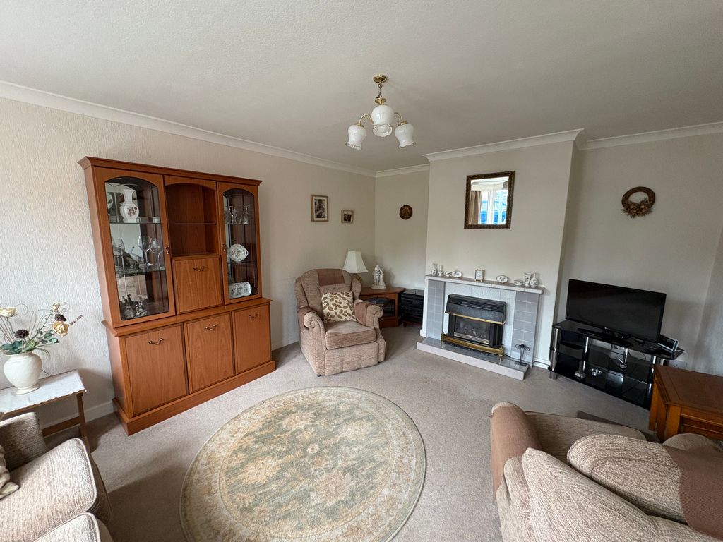 Property photo 2 of 21 Lounge 1