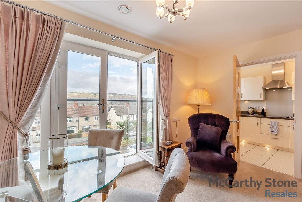Property photo 3 of 28 8639913-Interior10.Jpg