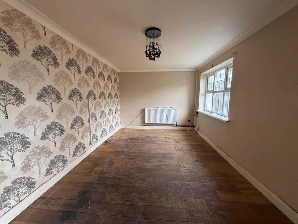 Property photo 1 of 8 Lounge