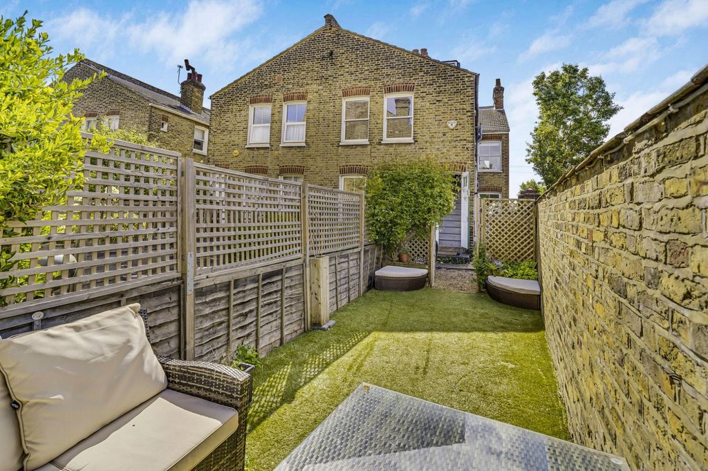 Property photo 2 of 11 Picture No. 18
