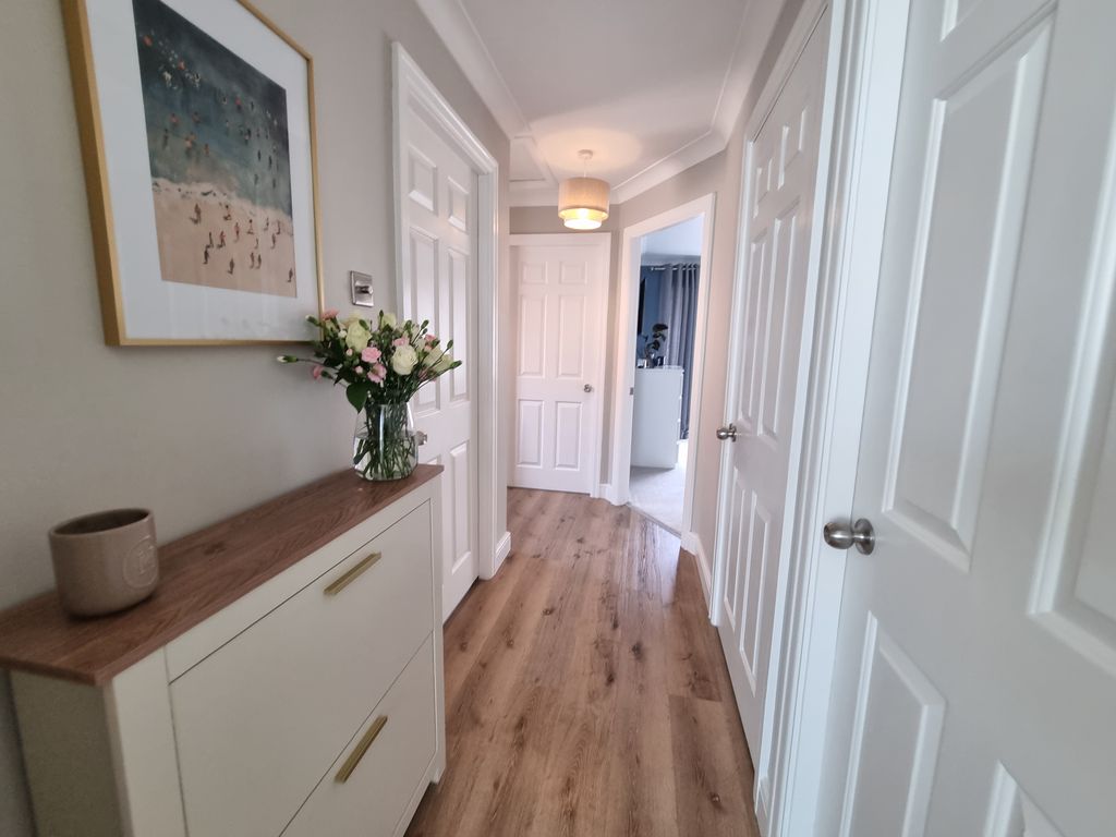 Property photo 3 of 18 Entrance Hall