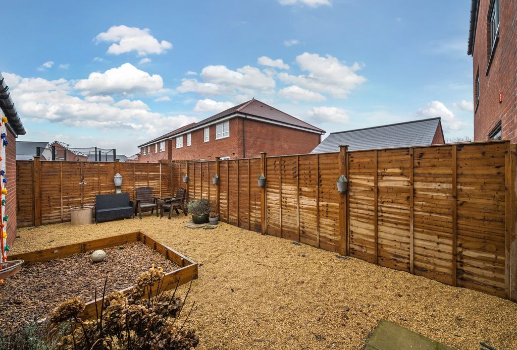 Property photo 3 of 16 1401415-3-696E4Ae...