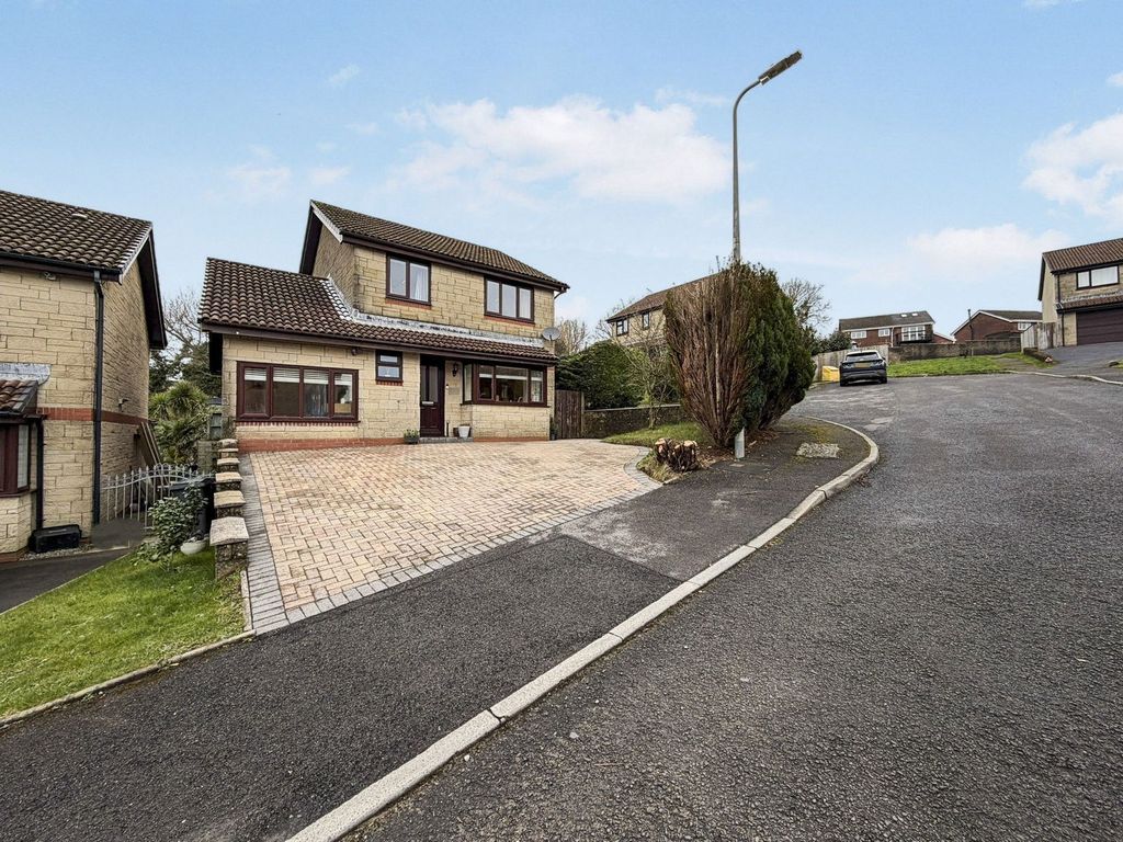 Property photo 2 of 40