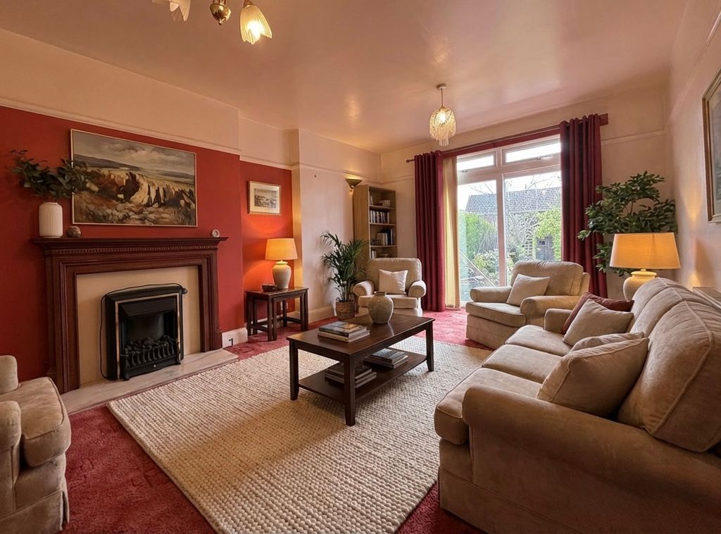 Property photo 2 of 24 Lounge