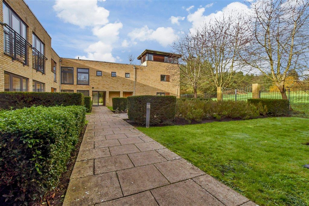 Property photo 2 of 14 Communal Gardens