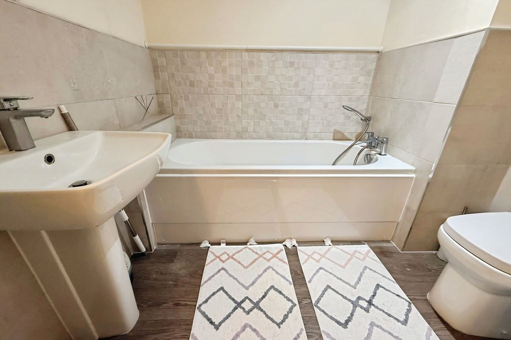 Property photo 3 of 13 Bathroom