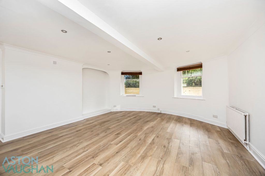 Property photo 1 of 17 4605550