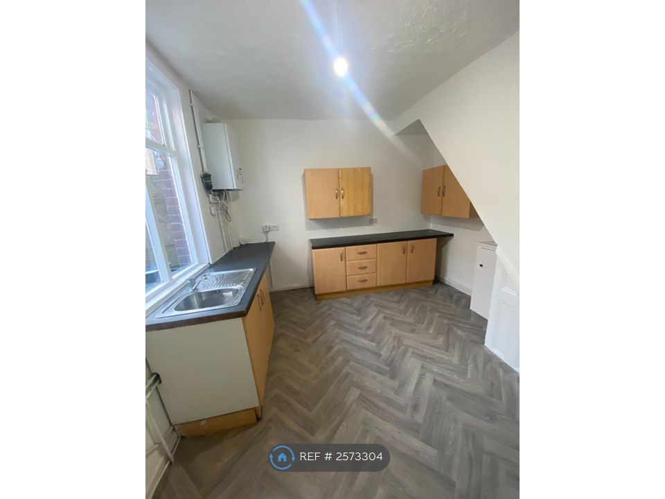 Property photo 3 of 11 Eat In Kitchen