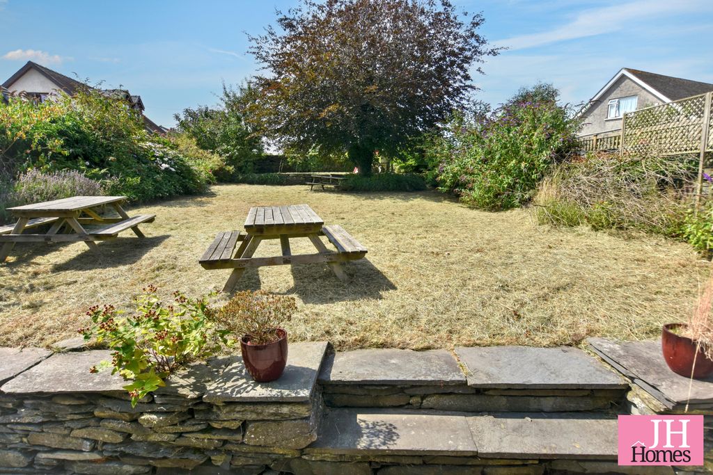 Property photo 3 of 28