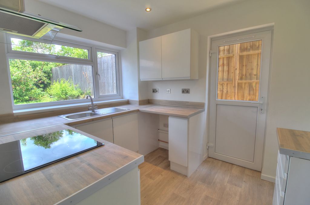 Property photo 2 of 19 Kitchen