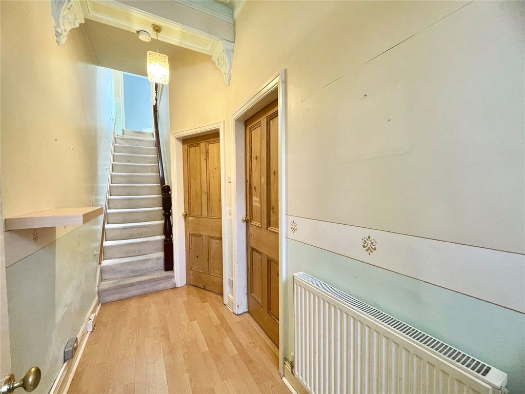 Property photo 3 of 11 Hallway