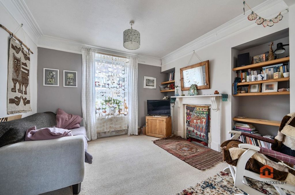 Property photo 3 of 12