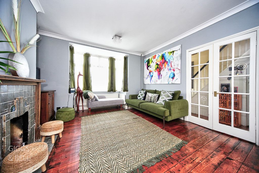 Property photo 3 of 19 4158642