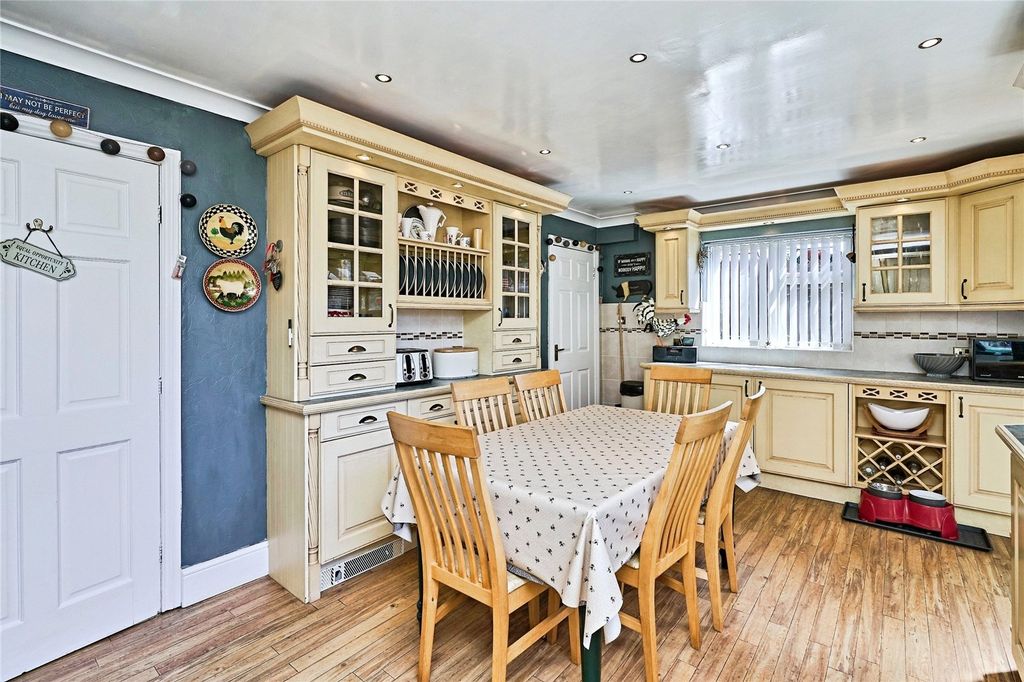 Property photo 3 of 37 Picture No. 26