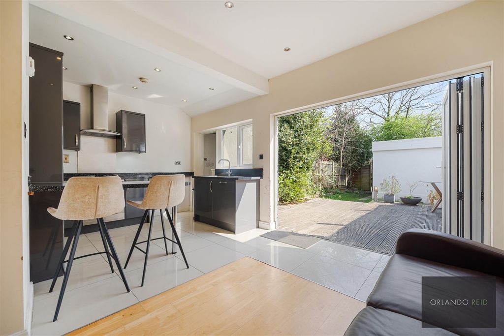 Property photo 2 of 12 3 Tudor Gardens W3 0Dt-2.Jpg