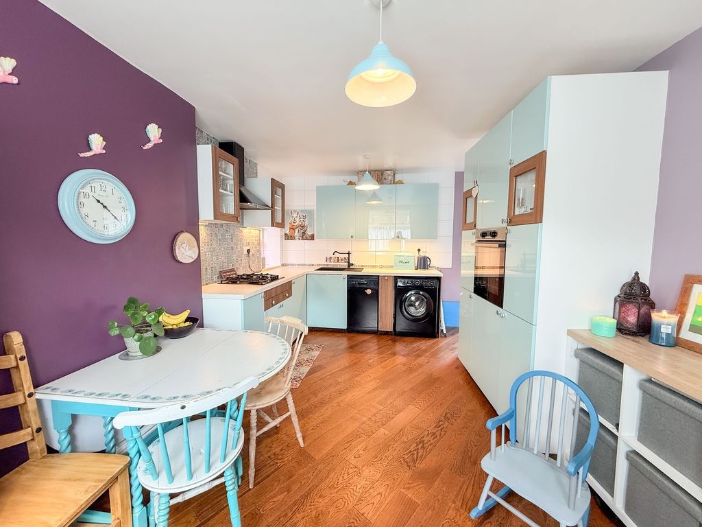 Property photo 3 of 10 Dining Kitchen