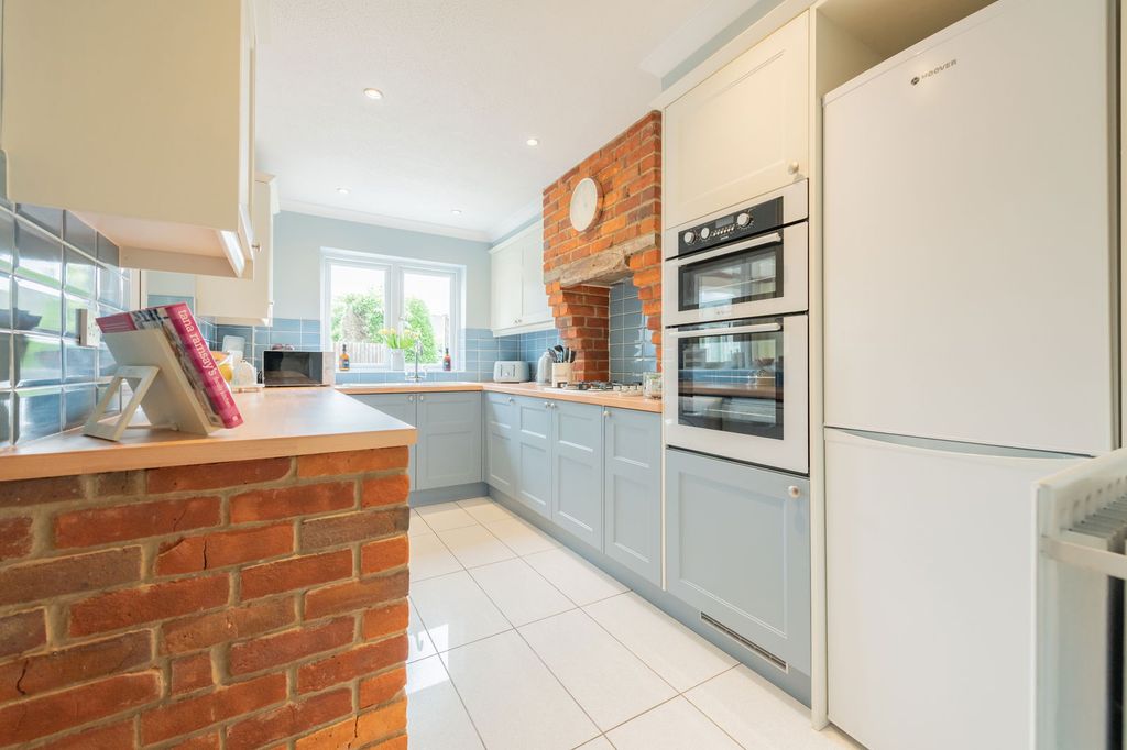 Property photo 3 of 26