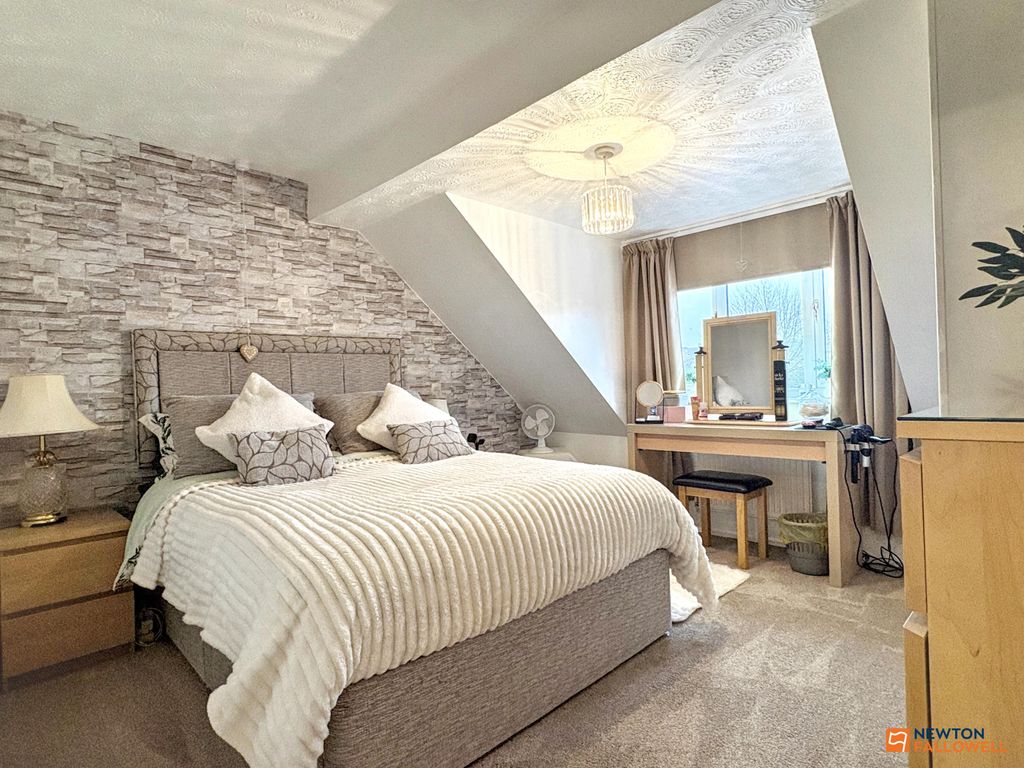 Property photo 3 of 27