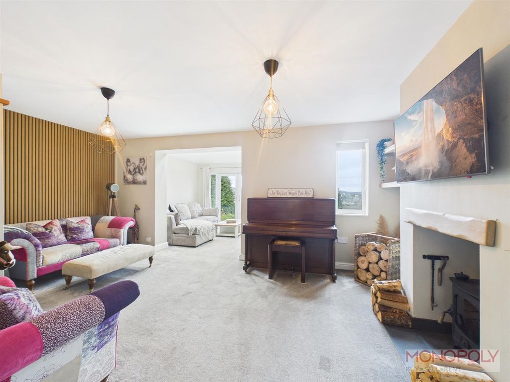 Property photo 2 of 34 Cam01943G0-Pr0622-Still005.Jpg