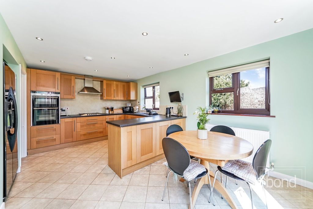 Property photo 3 of 31