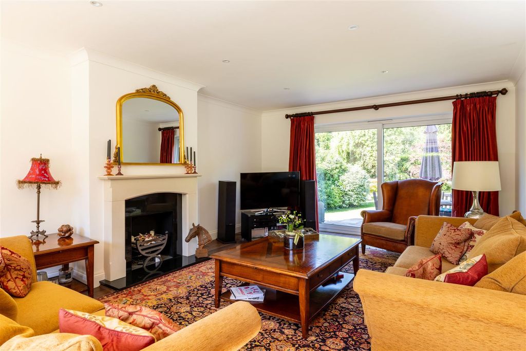 Property photo 2 of 31