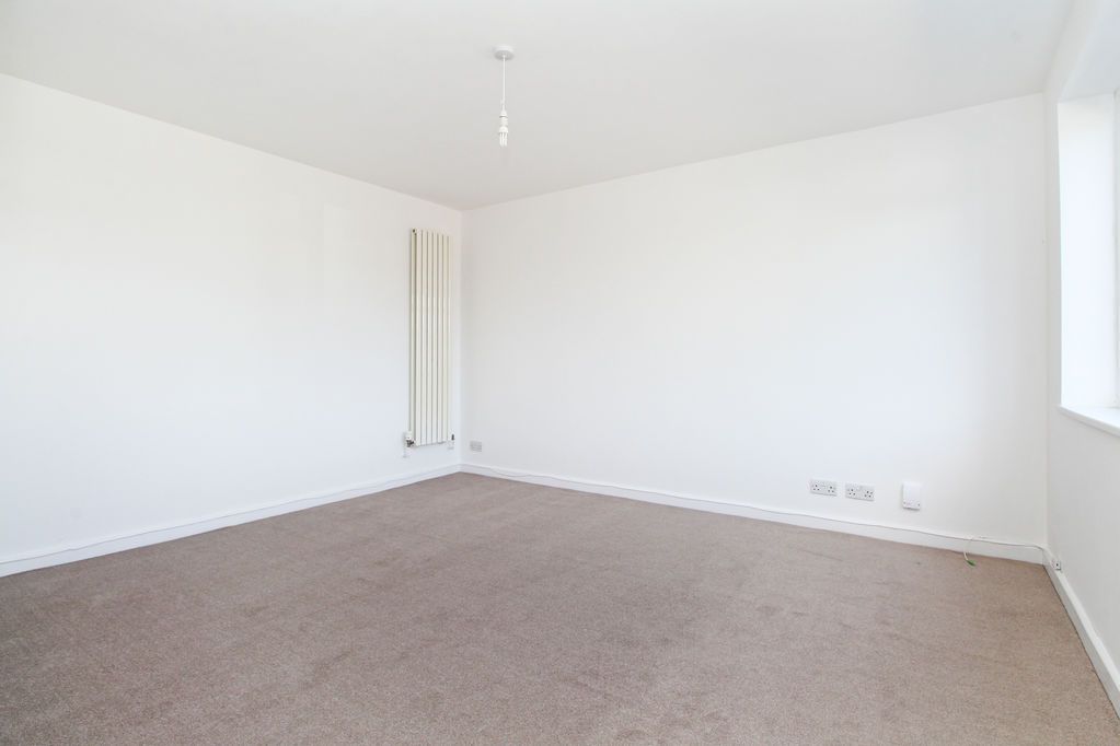 Property photo 3 of 15 Lounge