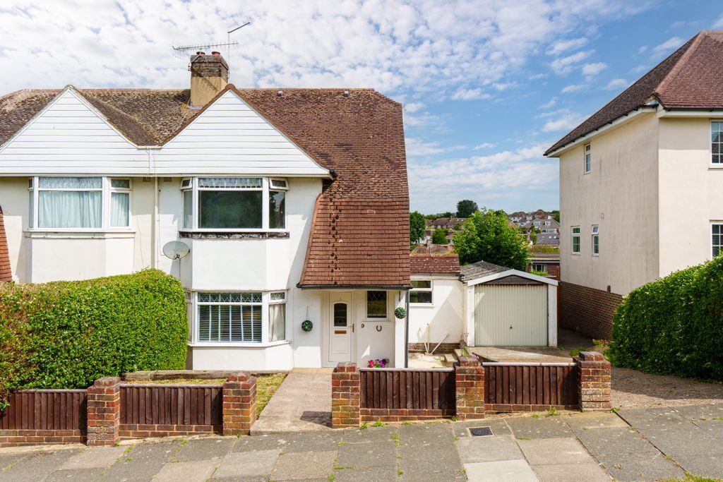 Property photo 2 of 17 4347053