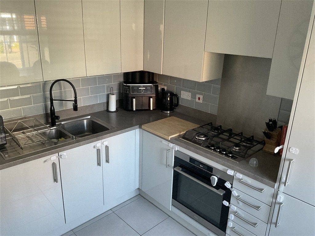 Property photo 2 of 6 Kitchen