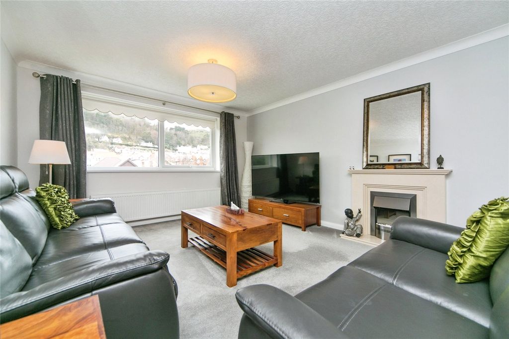 Property photo 2 of 23 Picture No. 18