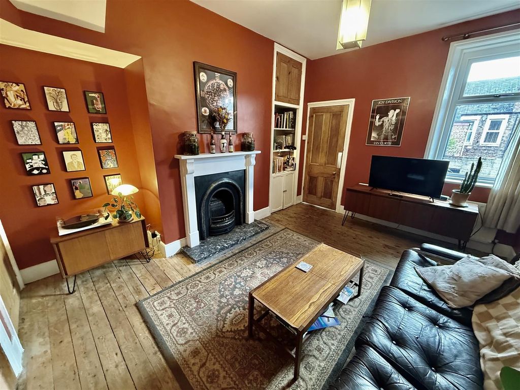 Property photo 2 of 9 Lounge