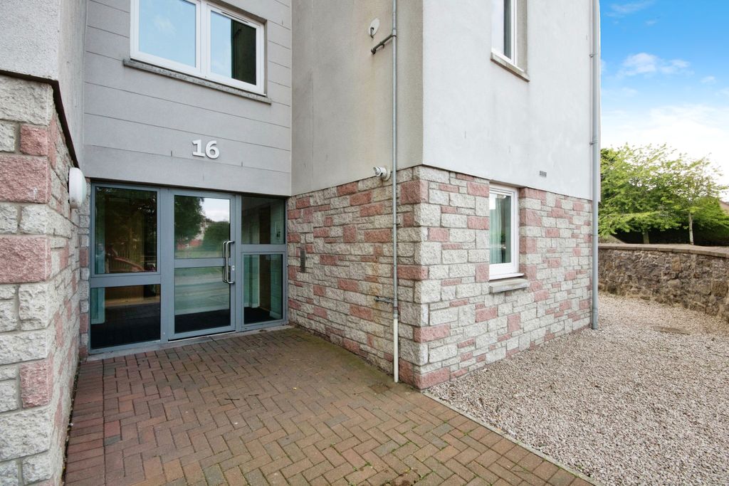 Property photo 3 of 15 Entrance