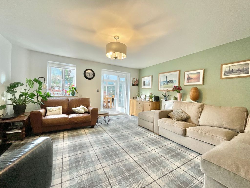 Property photo 2 of 32