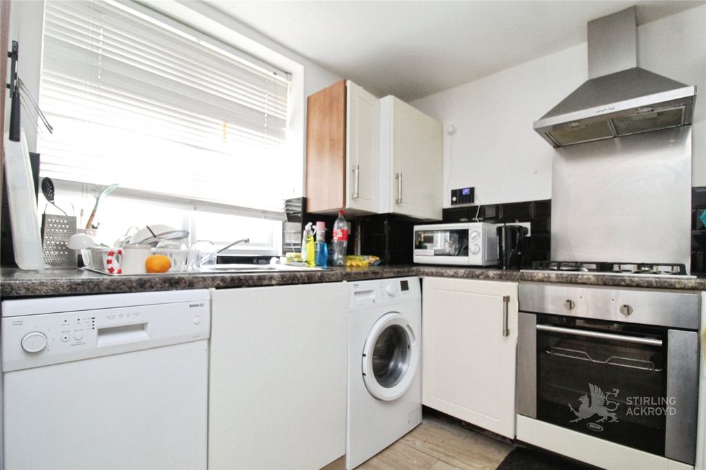 Property photo 1 of 8 Kitchen