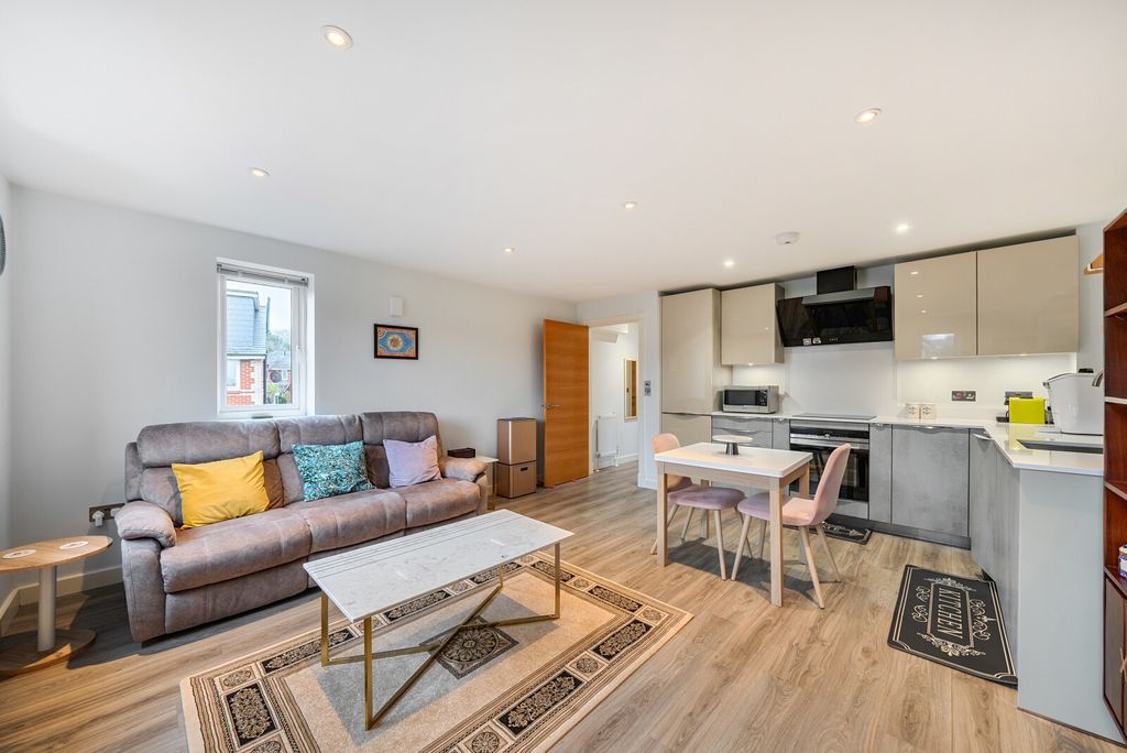 Property photo 3 of 12 1389298-6-693Bf52...