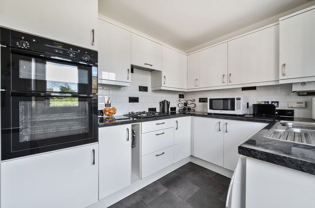 Property photo 3 of 13 Kitchen