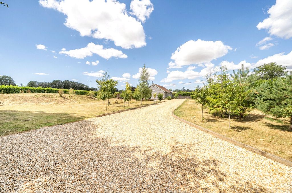 Property photo 2 of 16 Driveway