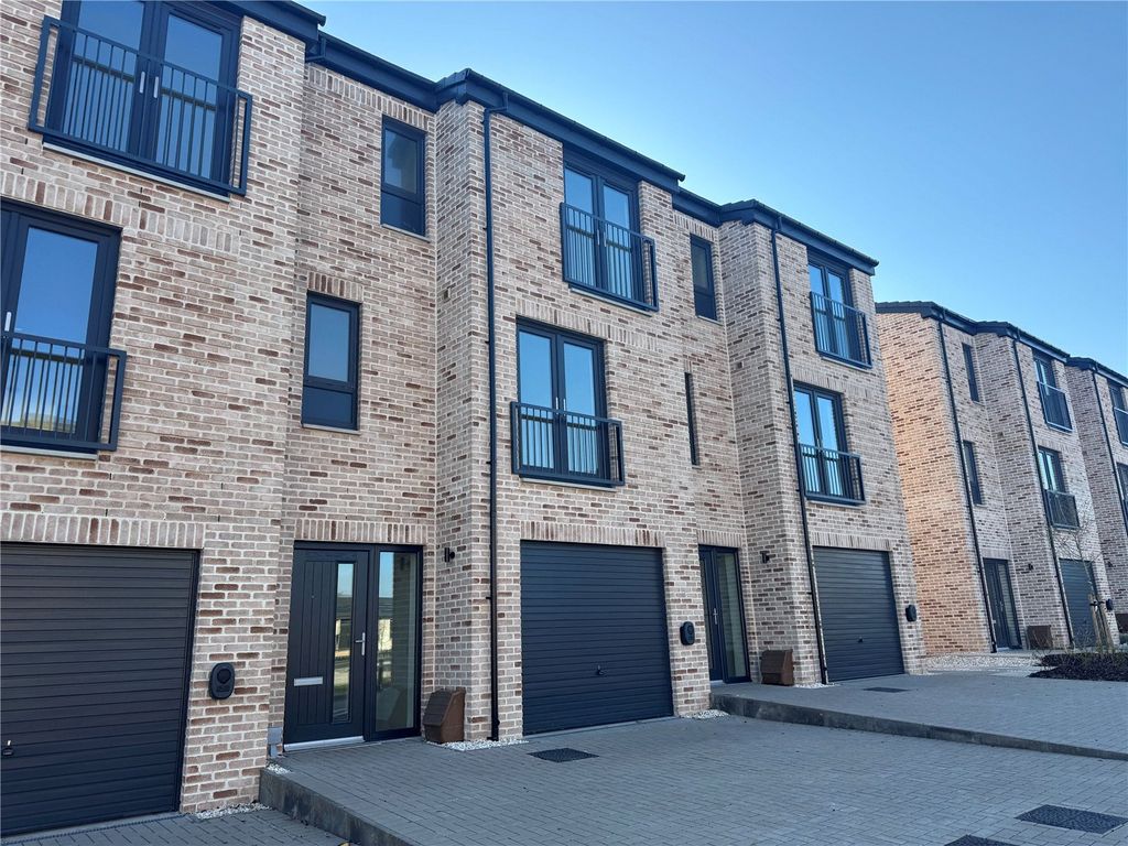 Property photo 2 of 17 Picture No. 32