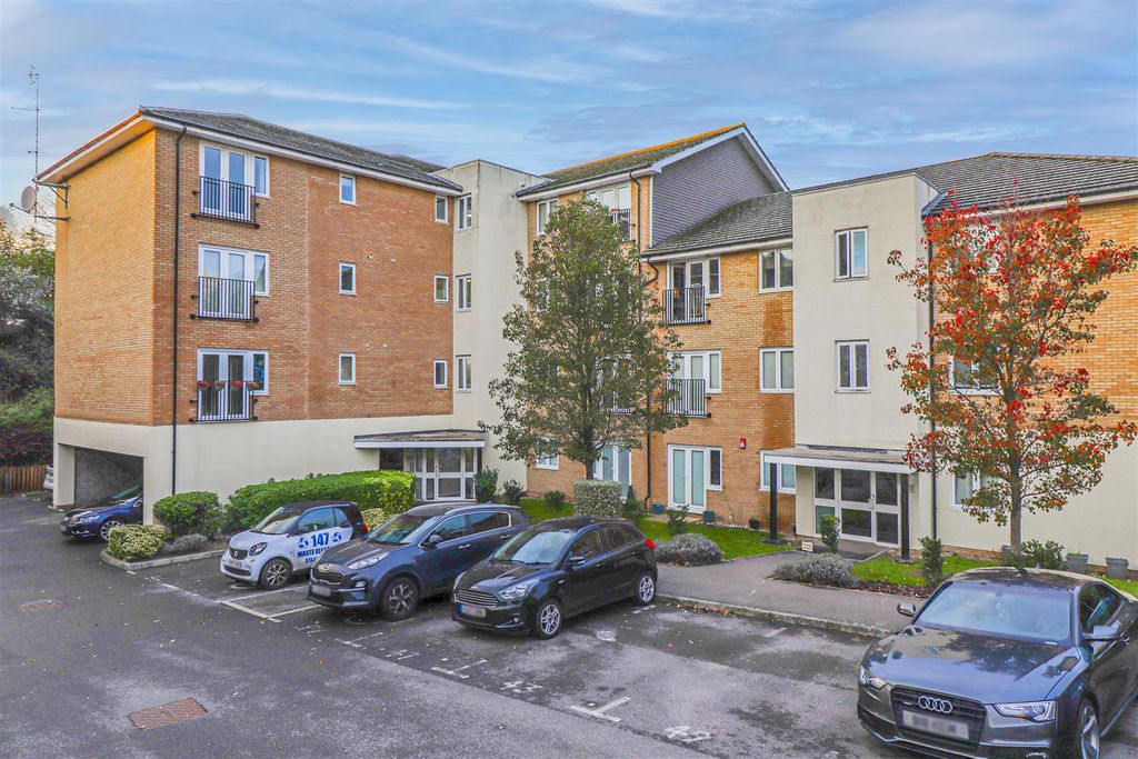 Property photo 1 of 8