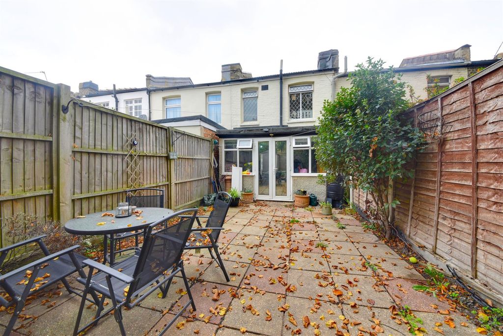 Property photo 3 of 11 56_Brackenbury_Road_Pic_2.Png