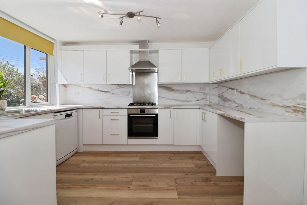 Property photo 2 of 15 Pbox-Img.Jpg