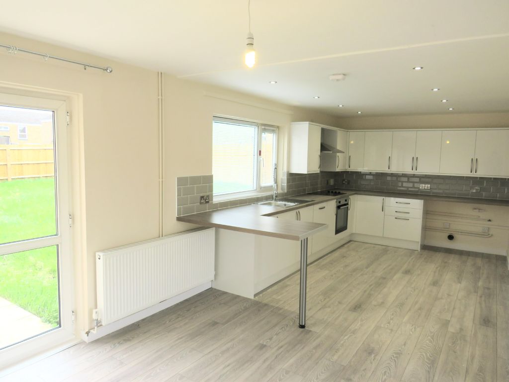 Property photo 3 of 16 Kitchen