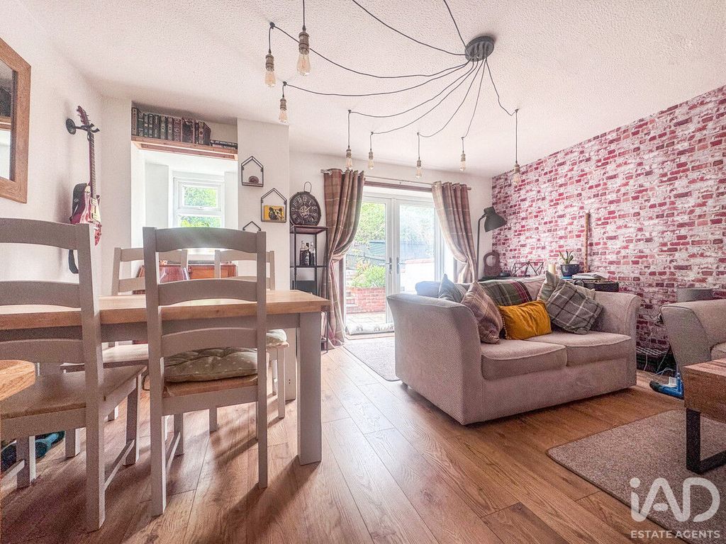 Property photo 2 of 19